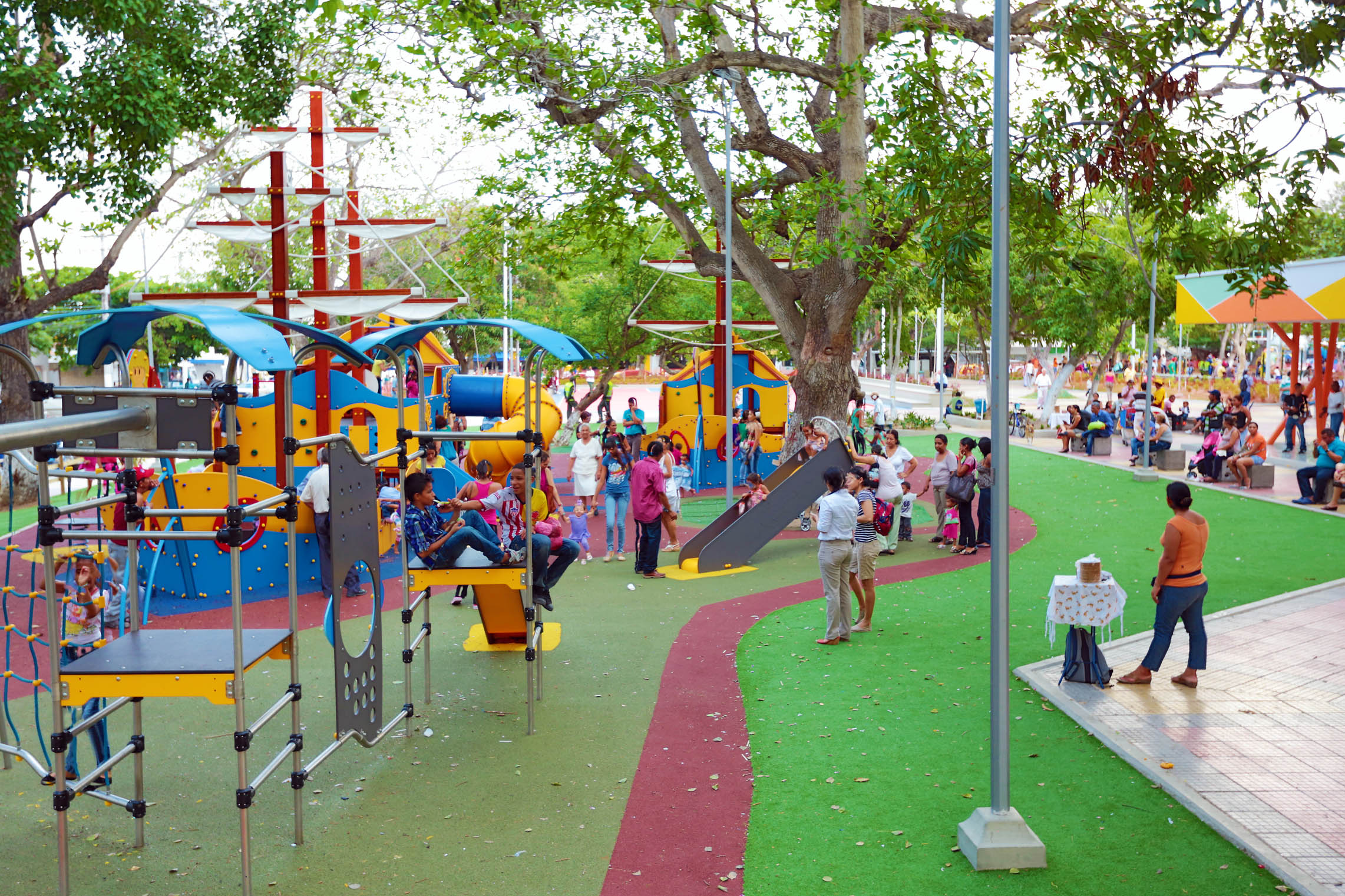 Imagen de presentación de PARQUE SURI SALCEDO